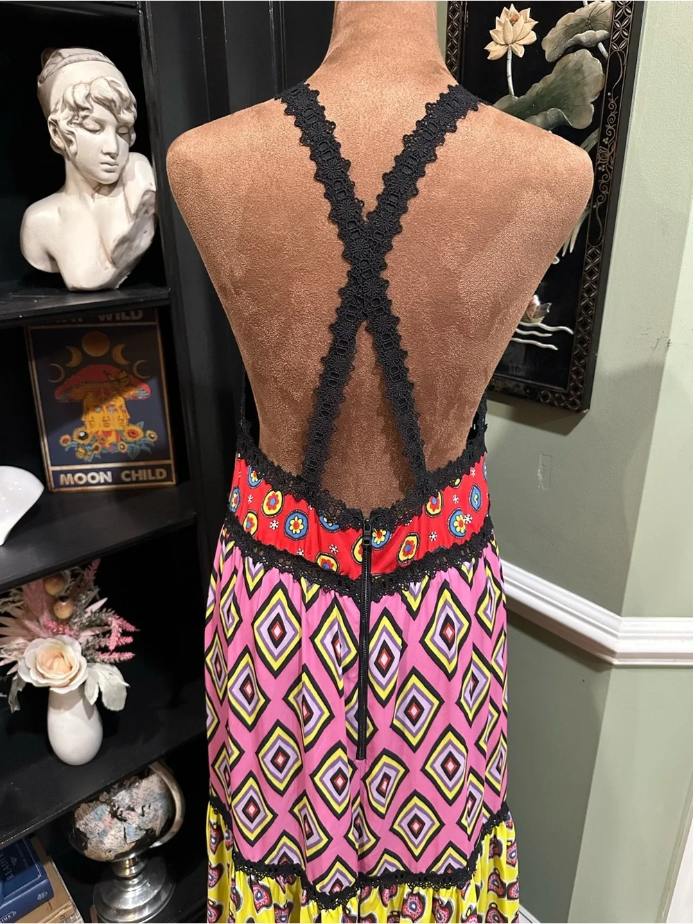 Alice + Olivia “Karolina” Crochet‑Trimmed Paneled Printed Crepe Maxi Dress - Picture 11 of 16